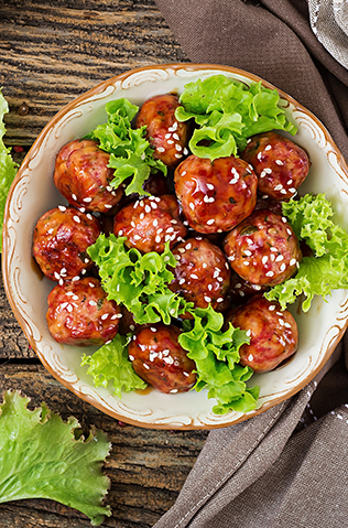 Discover one of the best cuisine restaurants in Brampton at Queen Takeout N Catering. Savor rich and authentic Indian & Pakistani halal dishes, biryanis, curries, grills & more — available for takeout, delivery, and catering across Brampton and the GTA. Order today!